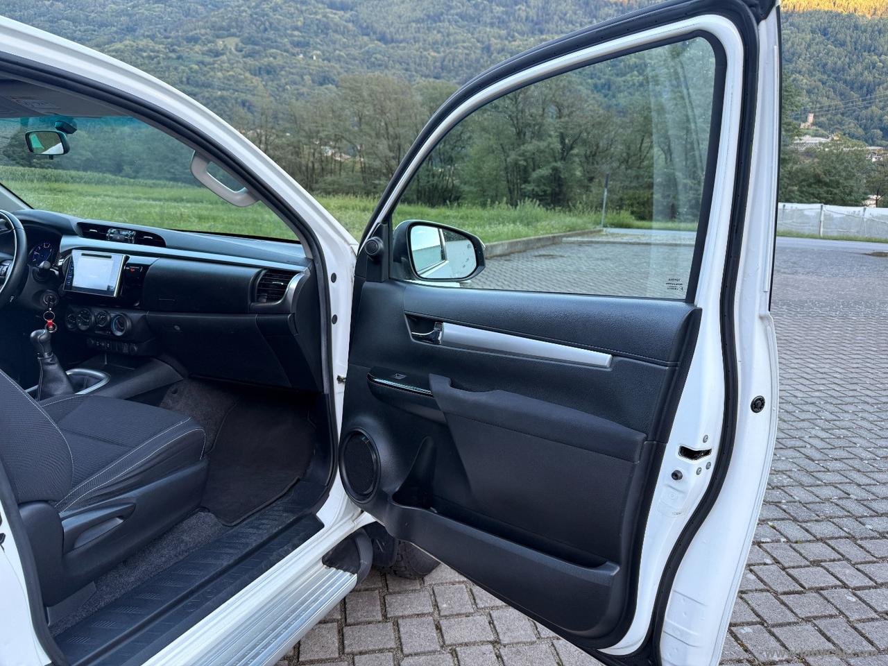 TOYOTA Hilux 2.4 D-4D 4WD 2p. EXTRA CAB CAMERA SENS PARK