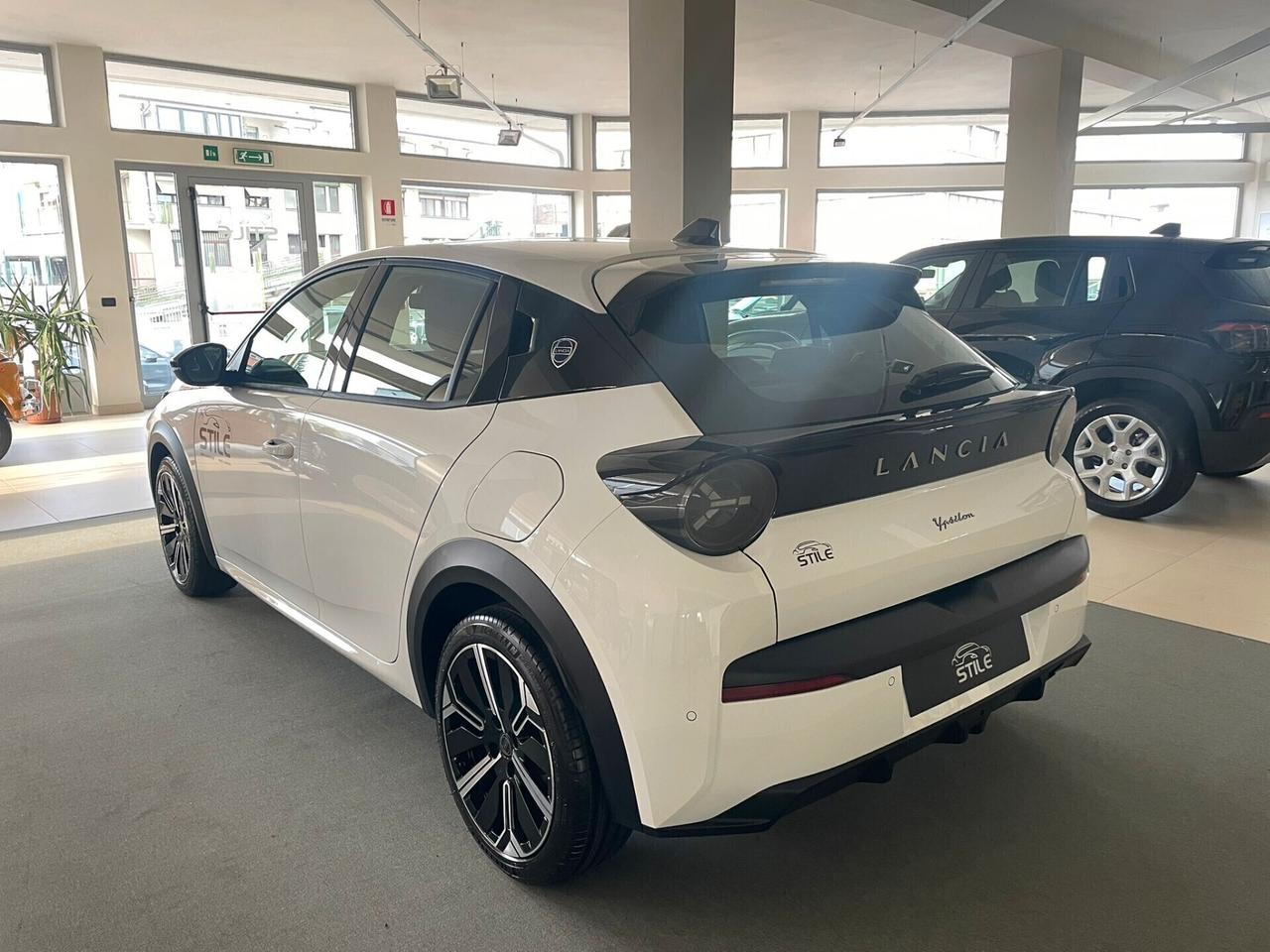NEW LANCIA YPSILON - Hybrid e-DCT
