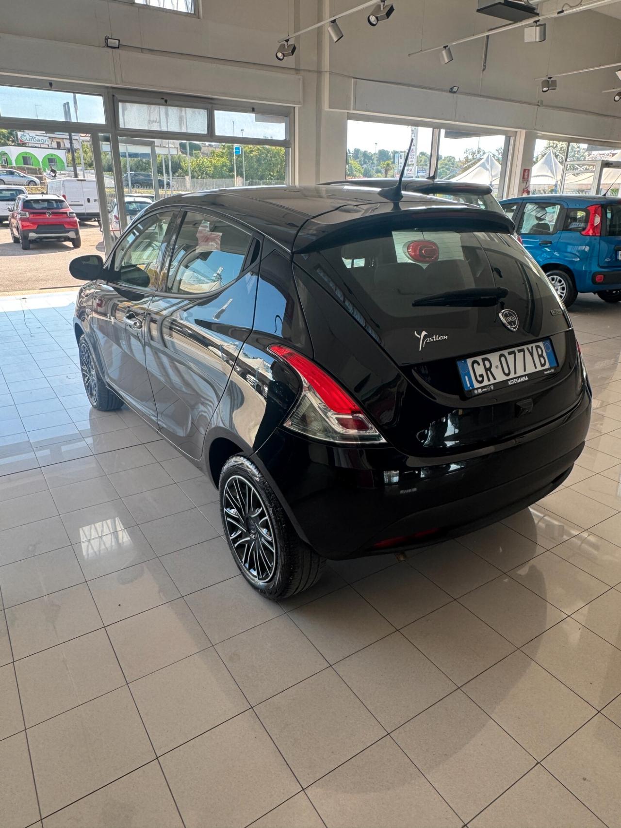 LANCIA YPSILON FULL OPTIONAL