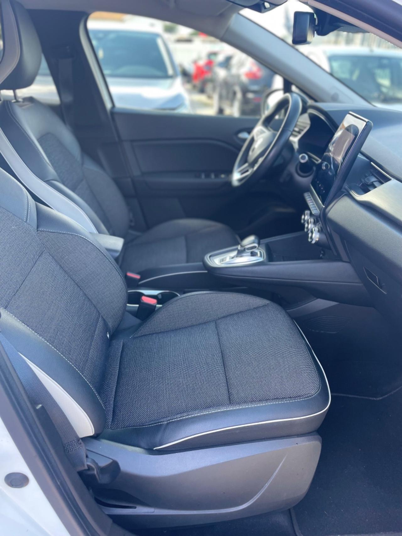 Renault Captur Plug-in Hybrid E-Tech Intens