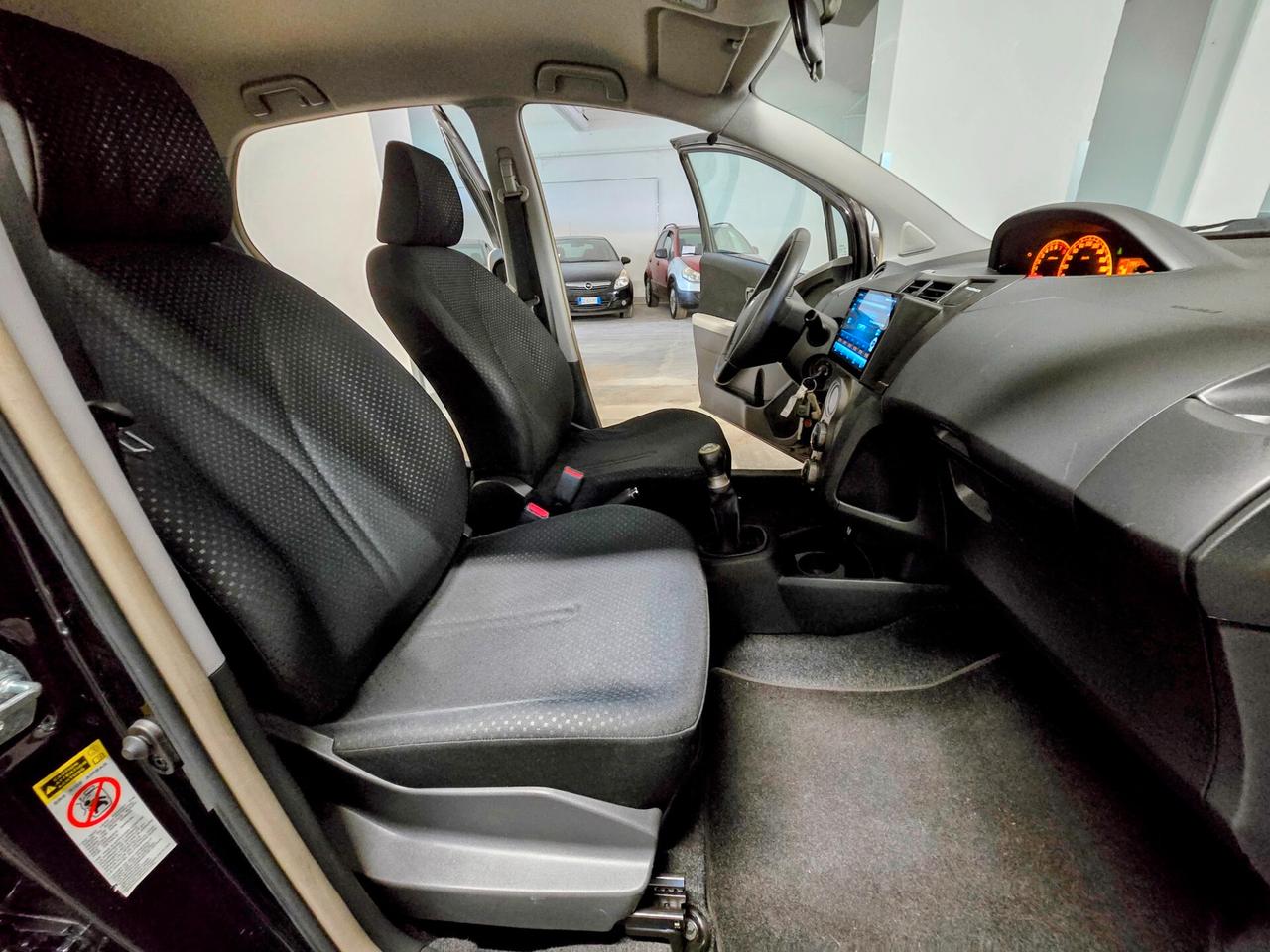 Toyota Yaris 1.0 5 porte Sol