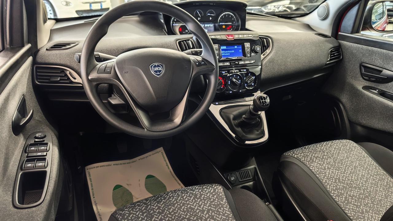 Lancia Ypsilon 1.0 Hybrid Silver