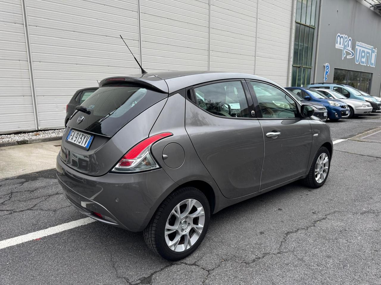 Lancia Ypsilon 1.2 69 CV 5 porte GPL Ecochic Gold