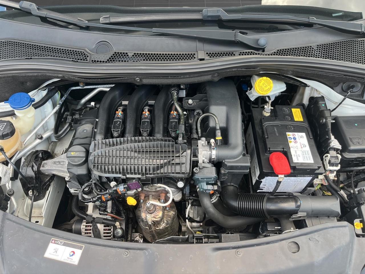 Peugeot 208 1.2 benz. Allure NEOPATENTATI COME NUOVA