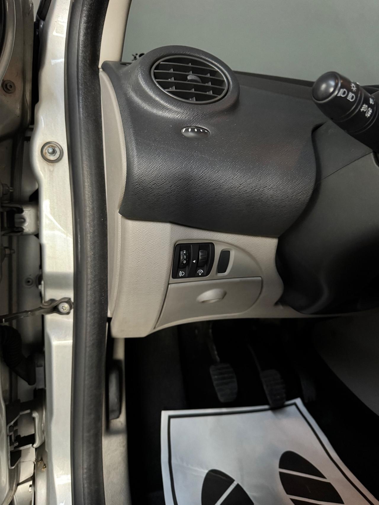 Renault Twingo 1.2 Le Iene ADATTA A NEOPATENTATI