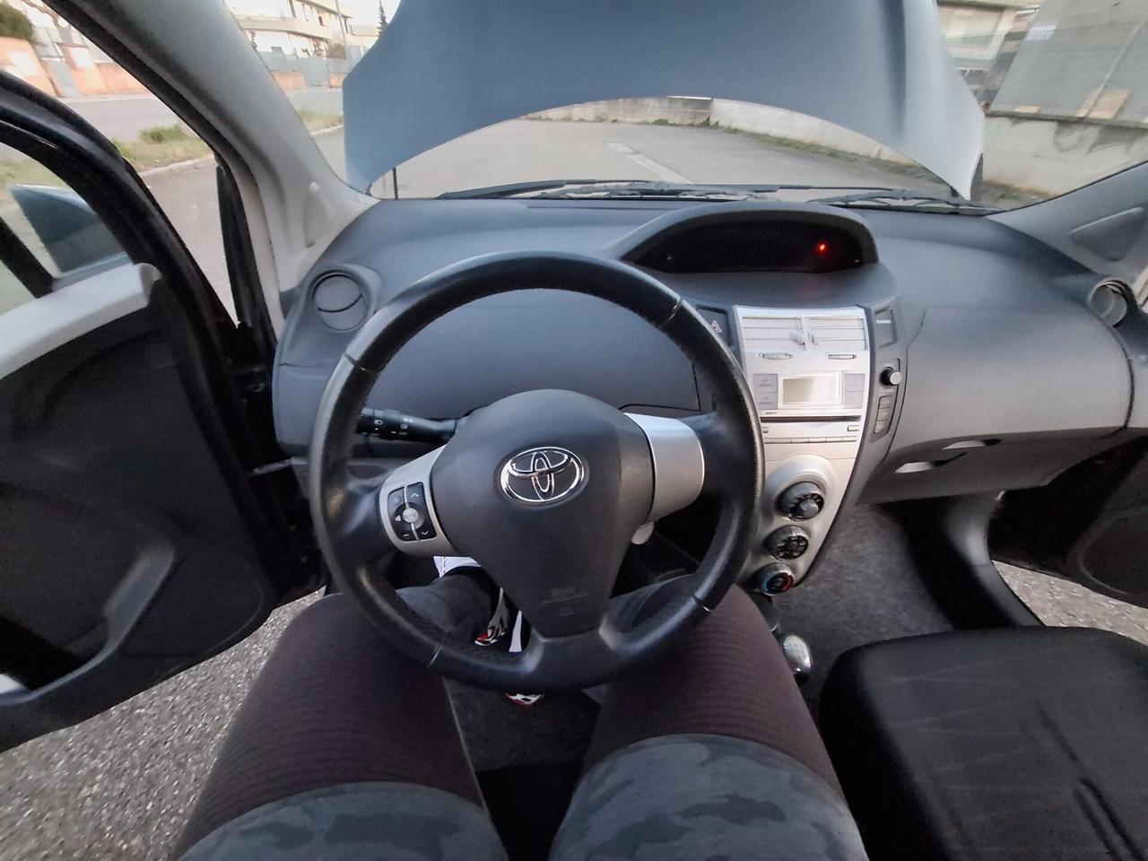 Toyota Yaris 1.0 3 porte SOLAMENTE 112.000 KM