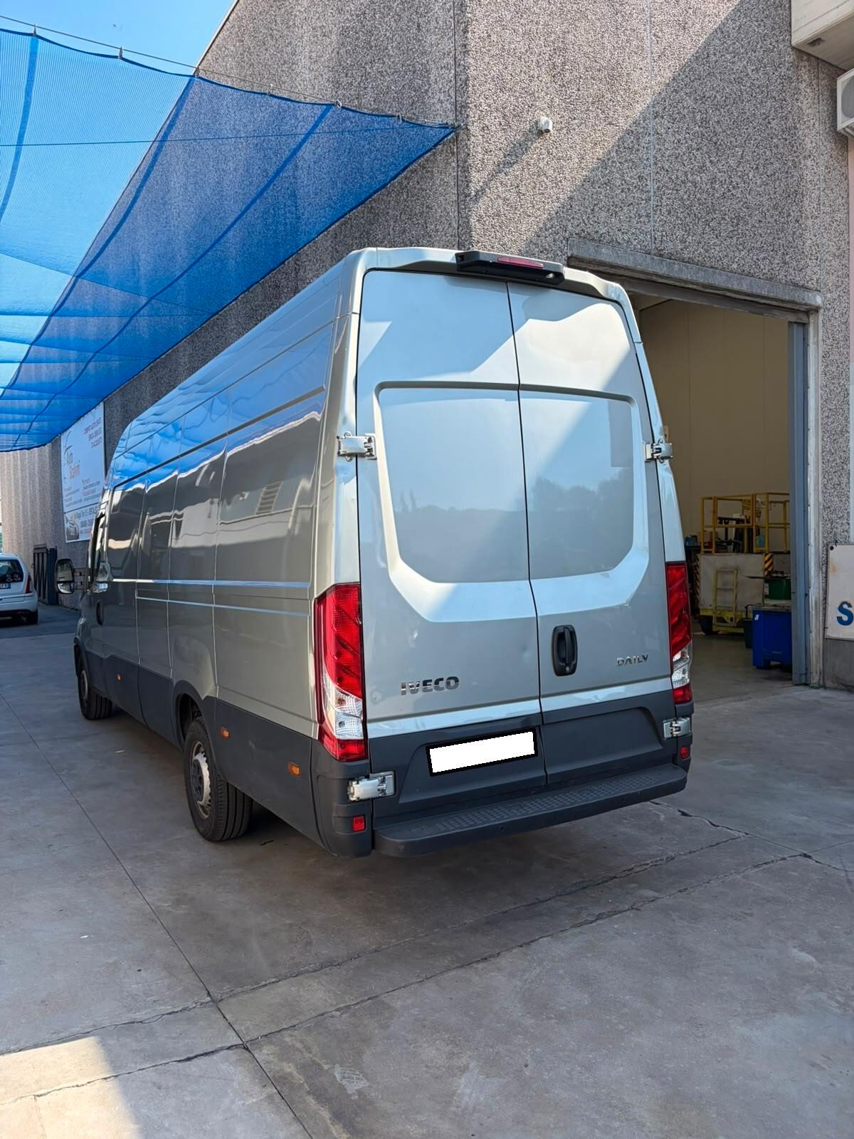 Iveco Daily 35S18HV 3.0 HPT PLM-TA Furgone