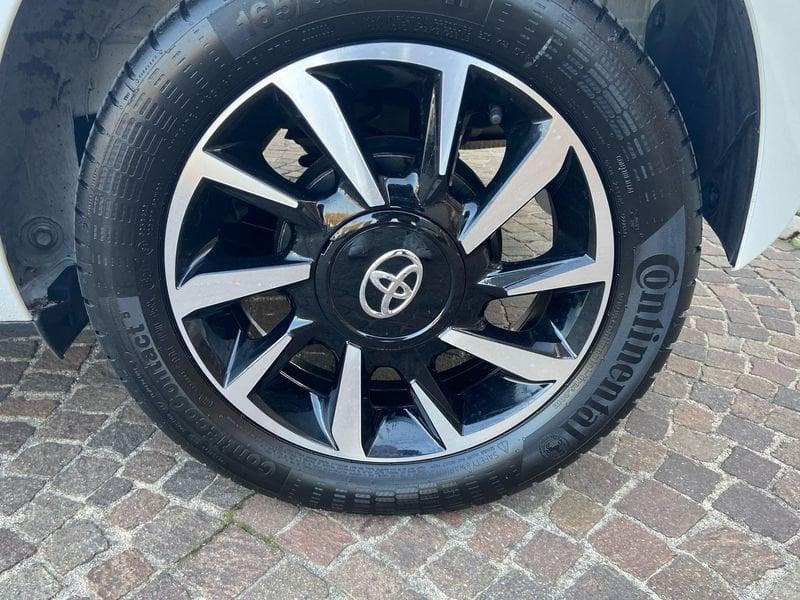 Toyota Aygo Aygo Connect 1.0 VVT-i 72 CV 5 porte x-play