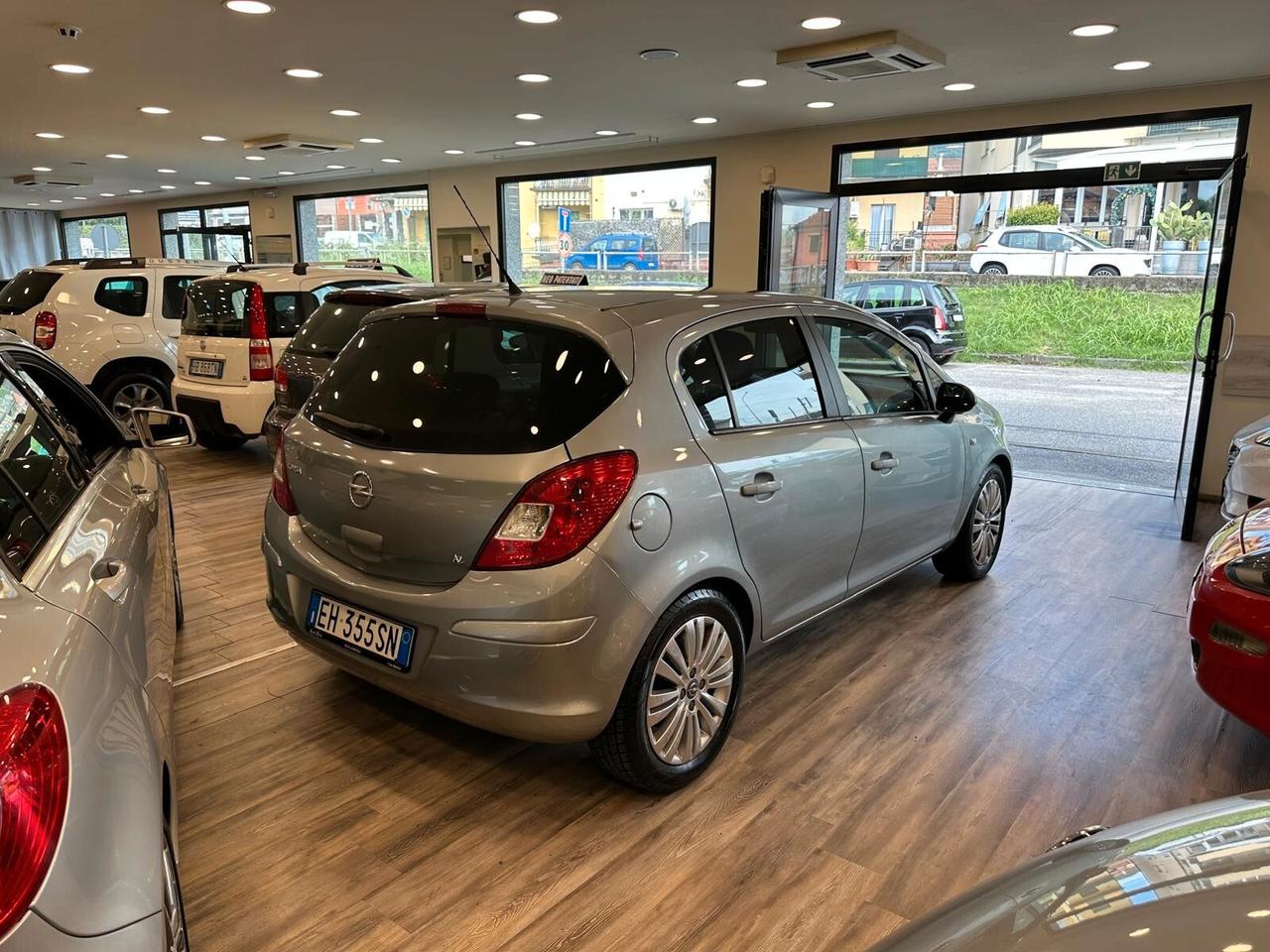 Opel Corsa 1.2 5 porte Cosmo