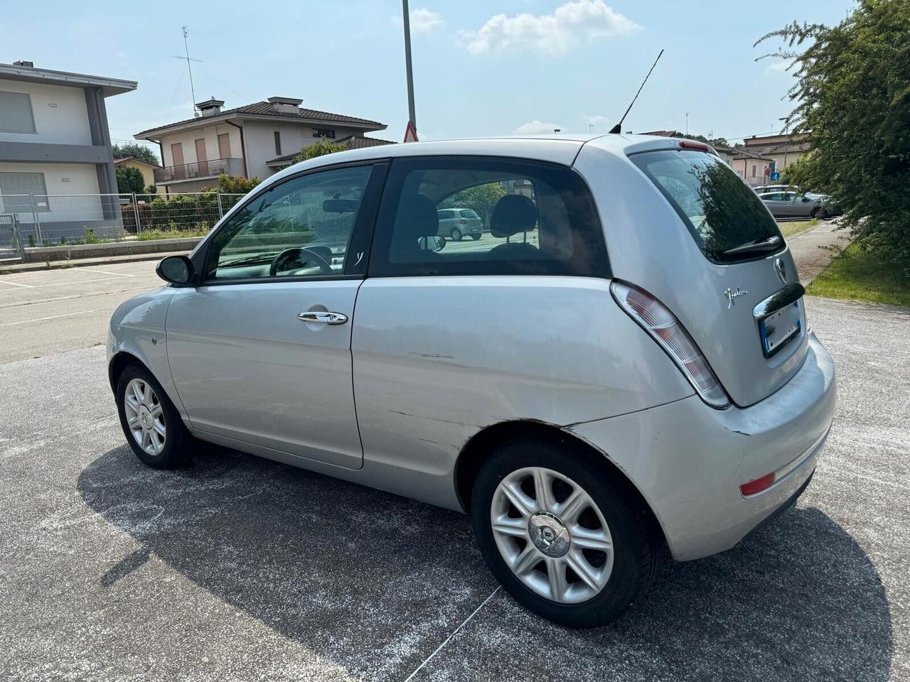 Lancia Ypsilon 1.2 Argento -Neopatentati