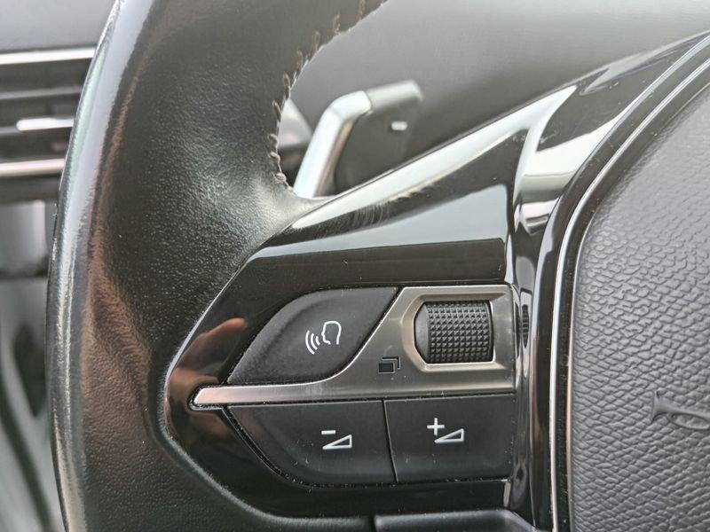 Peugeot 3008 BlueHDI 130 EAT8 S&S Allure Pack - Autocarro N1