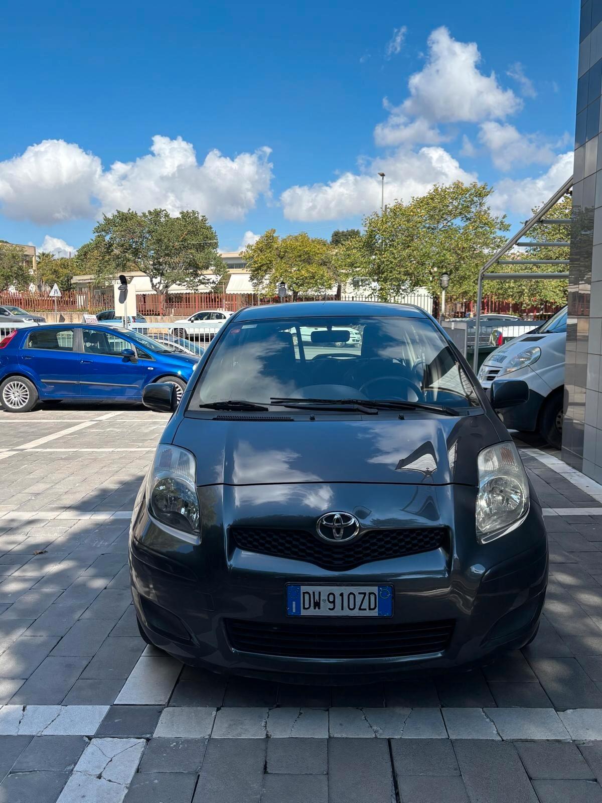 Toyota Yaris 1.4 5 porte Sol