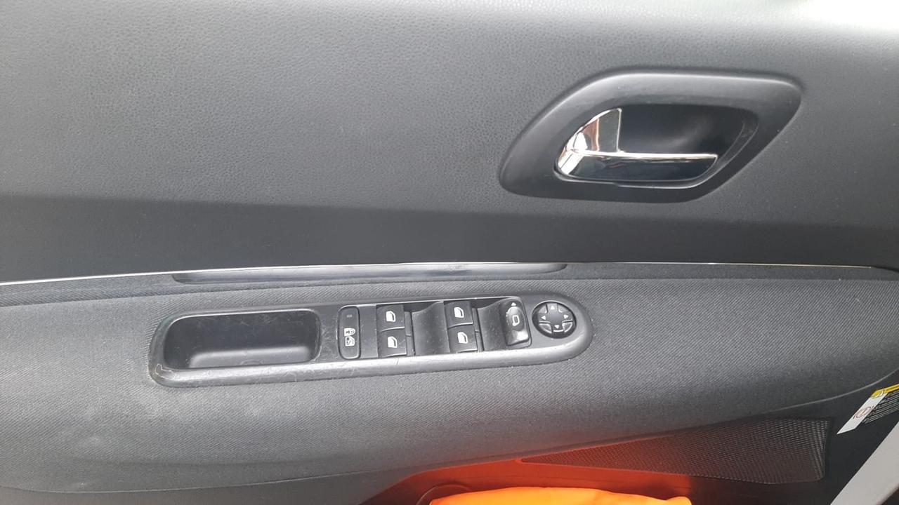 Peugeot 3008 1.6 HDi 112CV Access