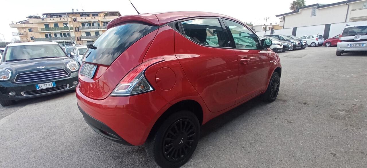 Lancia Ypsilon 2015 ENTRA!