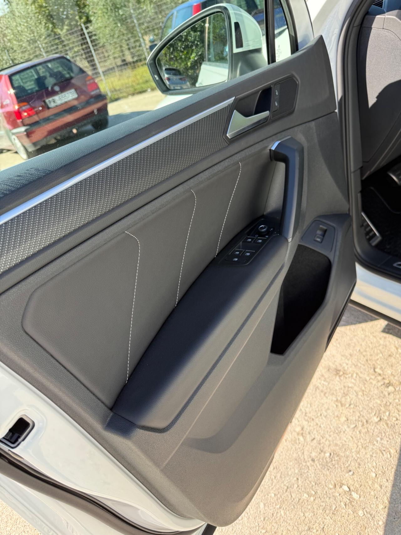 Volkswagen Tiguan 2.0 TDI 150 CV SCR DSG 4MOTION R-Line