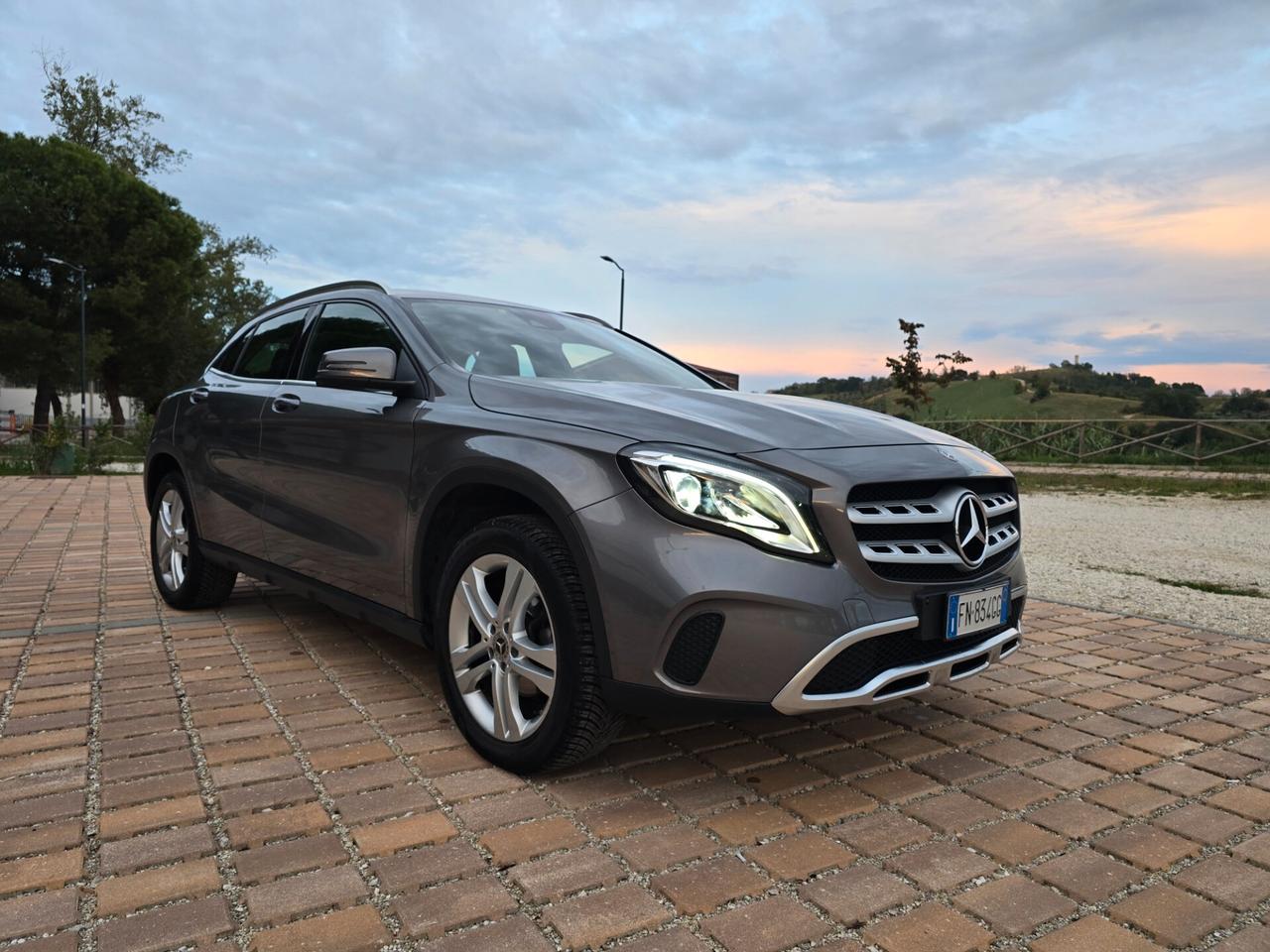 Mercedes-benz GLA 180 d Premium