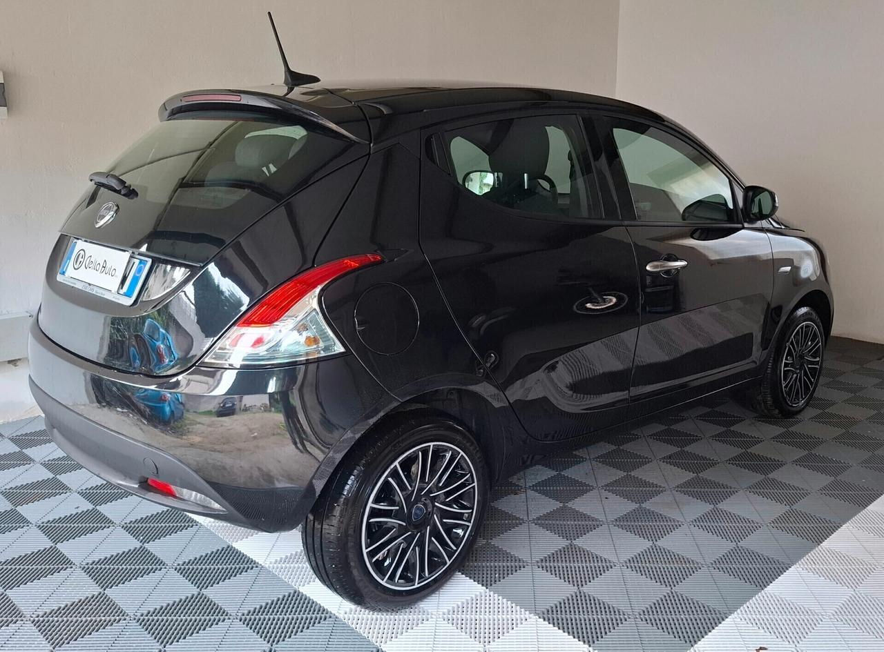 Lancia Ypsilon 1.0 FireFly 5 porte S&S Hybrid ORO