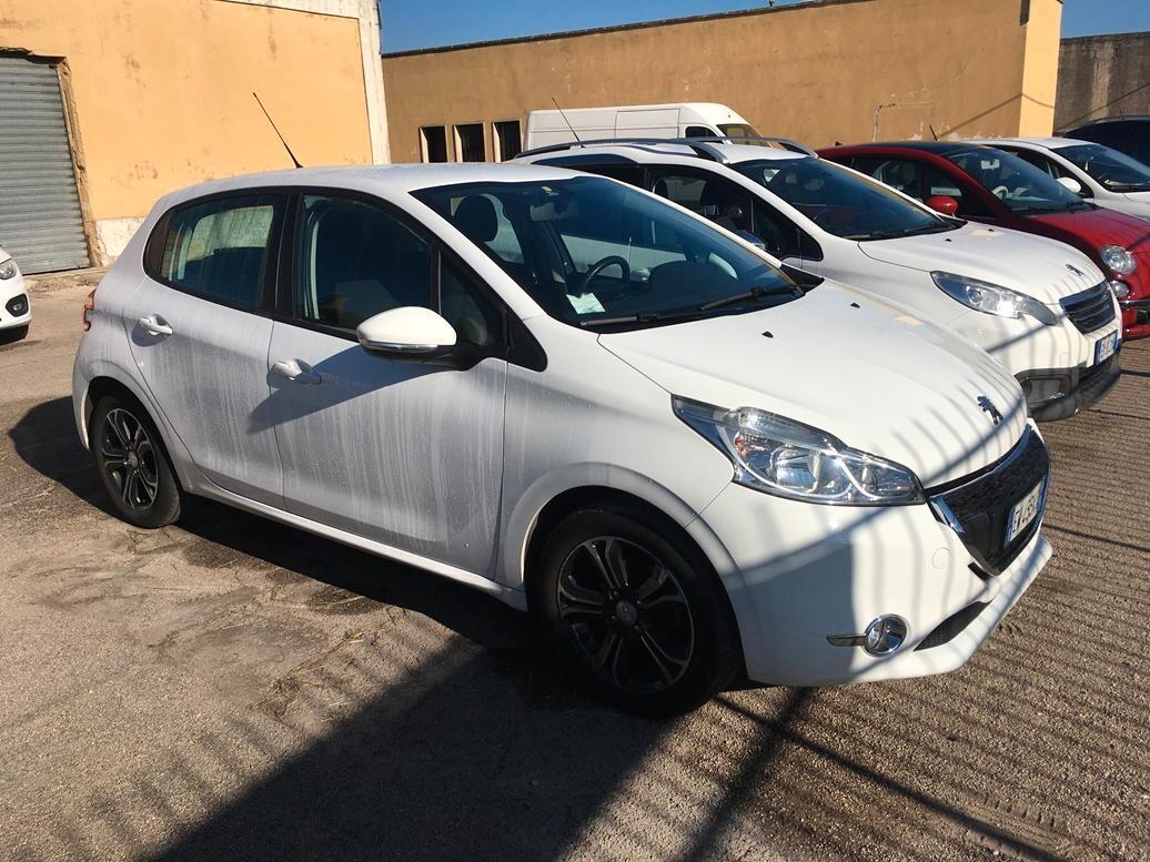 Peugeot 208 1.4 HDi 68 CV 5 porte Allure