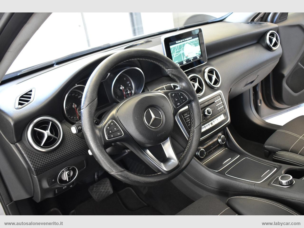 MERCEDES-BENZ A 200 d Automatic Premium