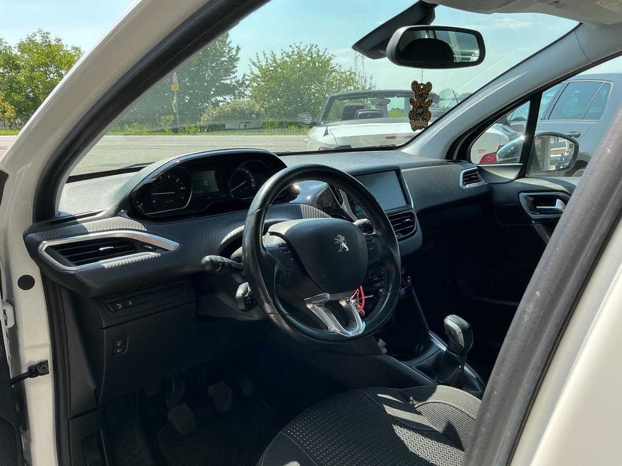 Peugeot 208 1.2 benzina Neopatentati