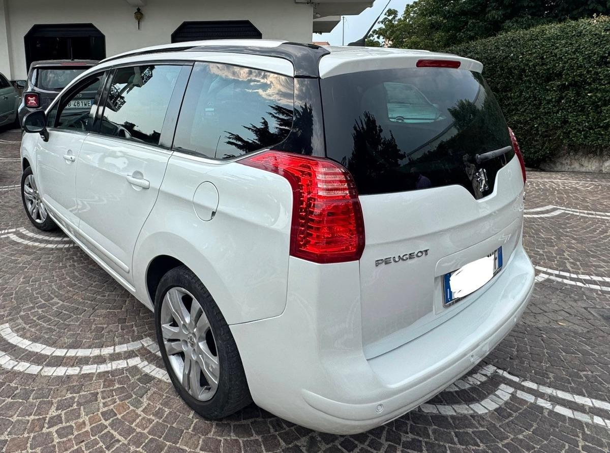 PEUGEOT 5008 1.6 HDi 112CV Allure Camb autom