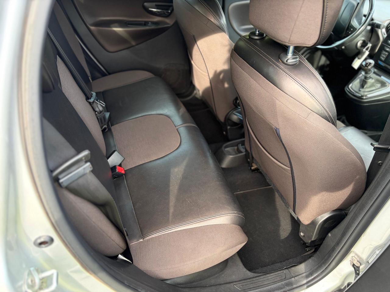 Lancia Ypsilon 0.9 TwinAir 85 CV 5 porte S&S Platinum