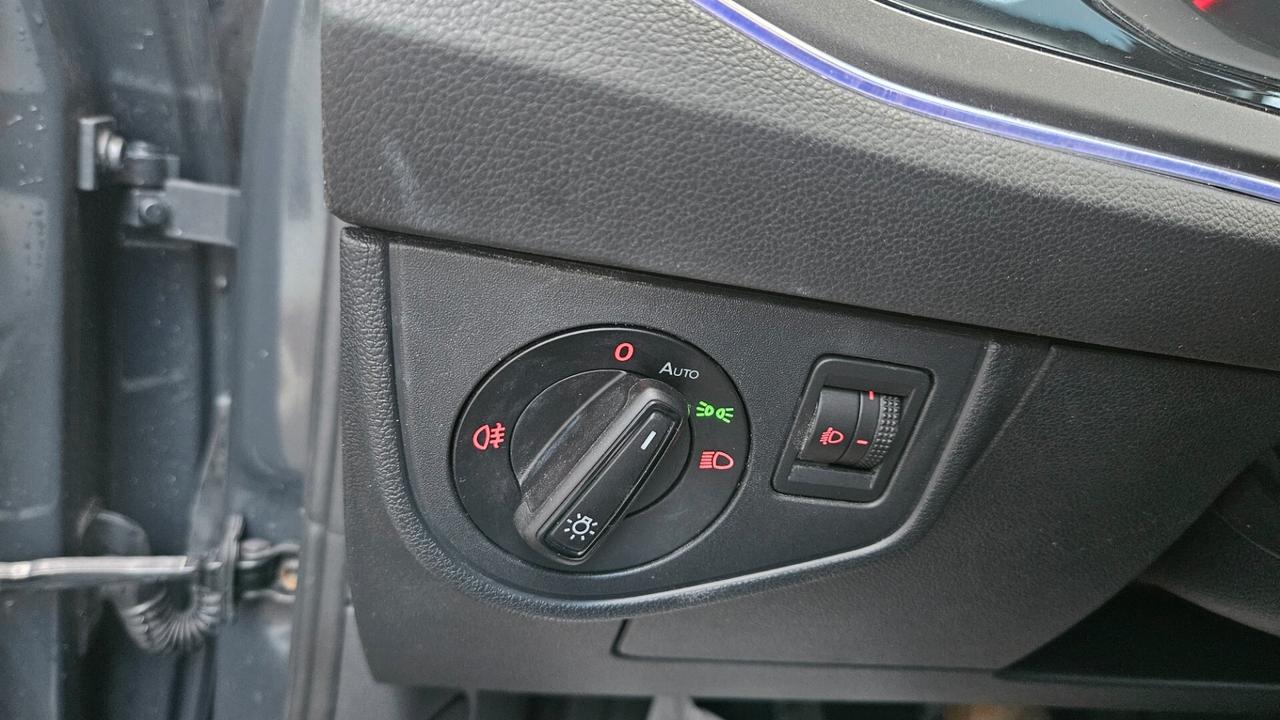 Volkswagen Polo 5p 1.0 evo Comfortline 65cv CLIMA AUT-CARPLAY