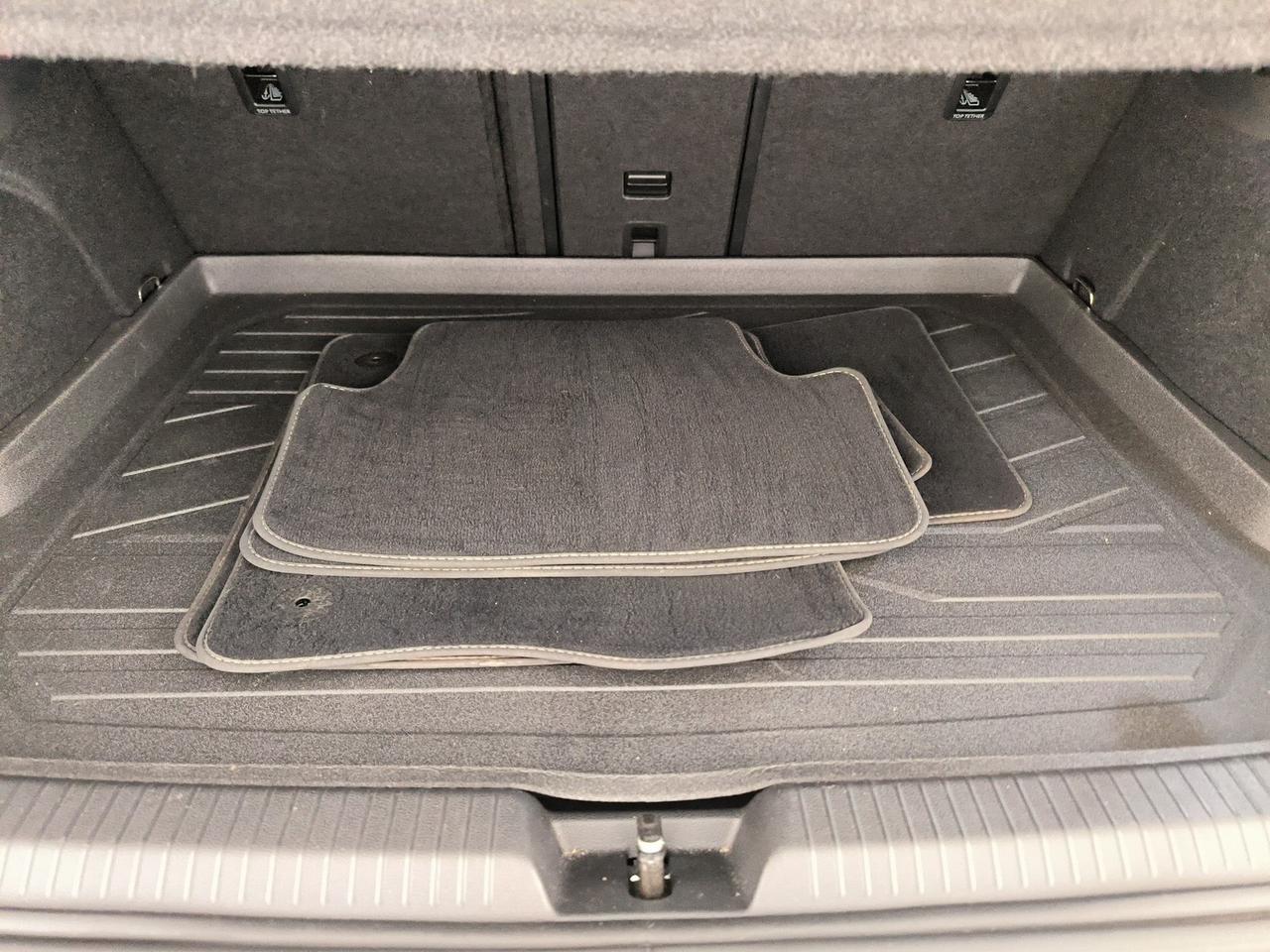 Volkswagen Golf 1.5 tsi evo r-line 130cv