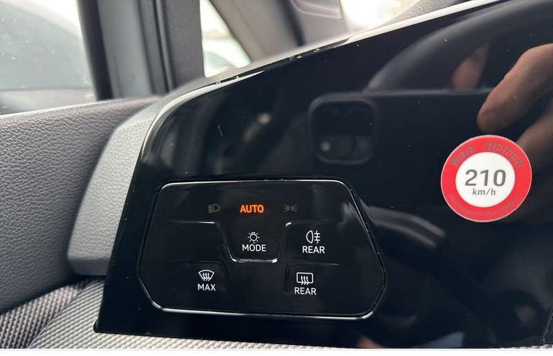 Volkswagen Golf 1.5 TSI ACT 110kW R-LINE CAMERA LED NAVI