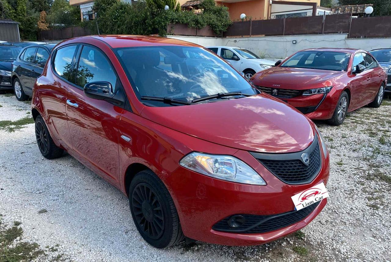 Lancia Ypsilon 1.0 Hybrid Ok Neop.