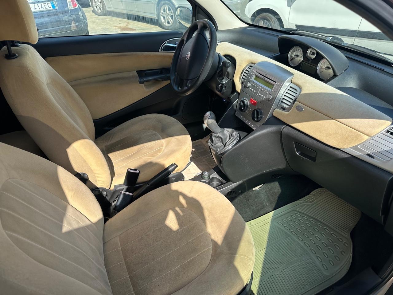 Lancia Ypsilon 1.3 MJT 75 CV Oro