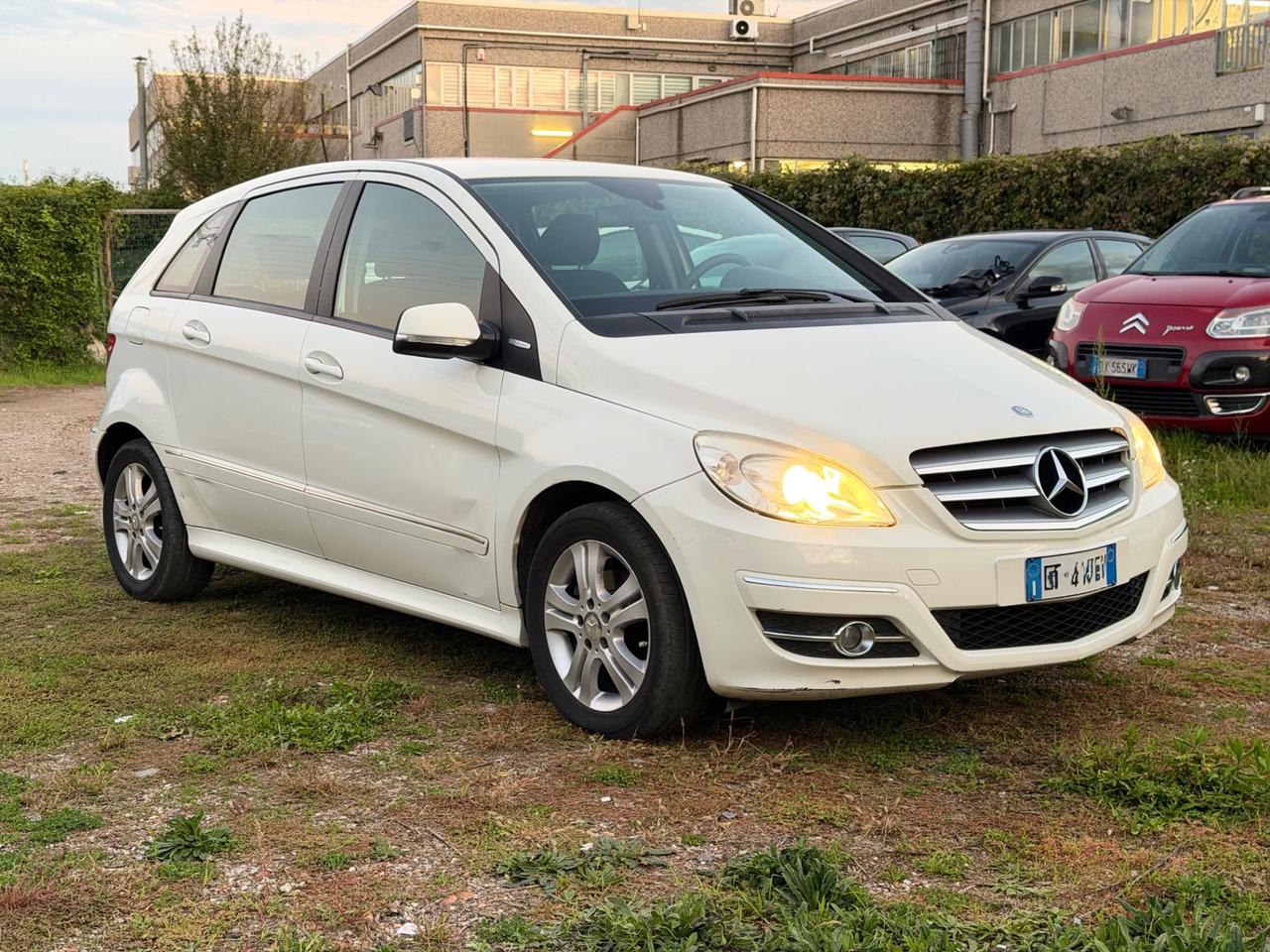 Mercedes-benz B 180 BlueEFFICIENCY Premium 2011