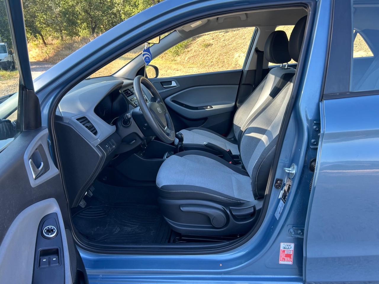 Hyundai i20 1.2 84 CV 5 porte Comfort neopatentati permute