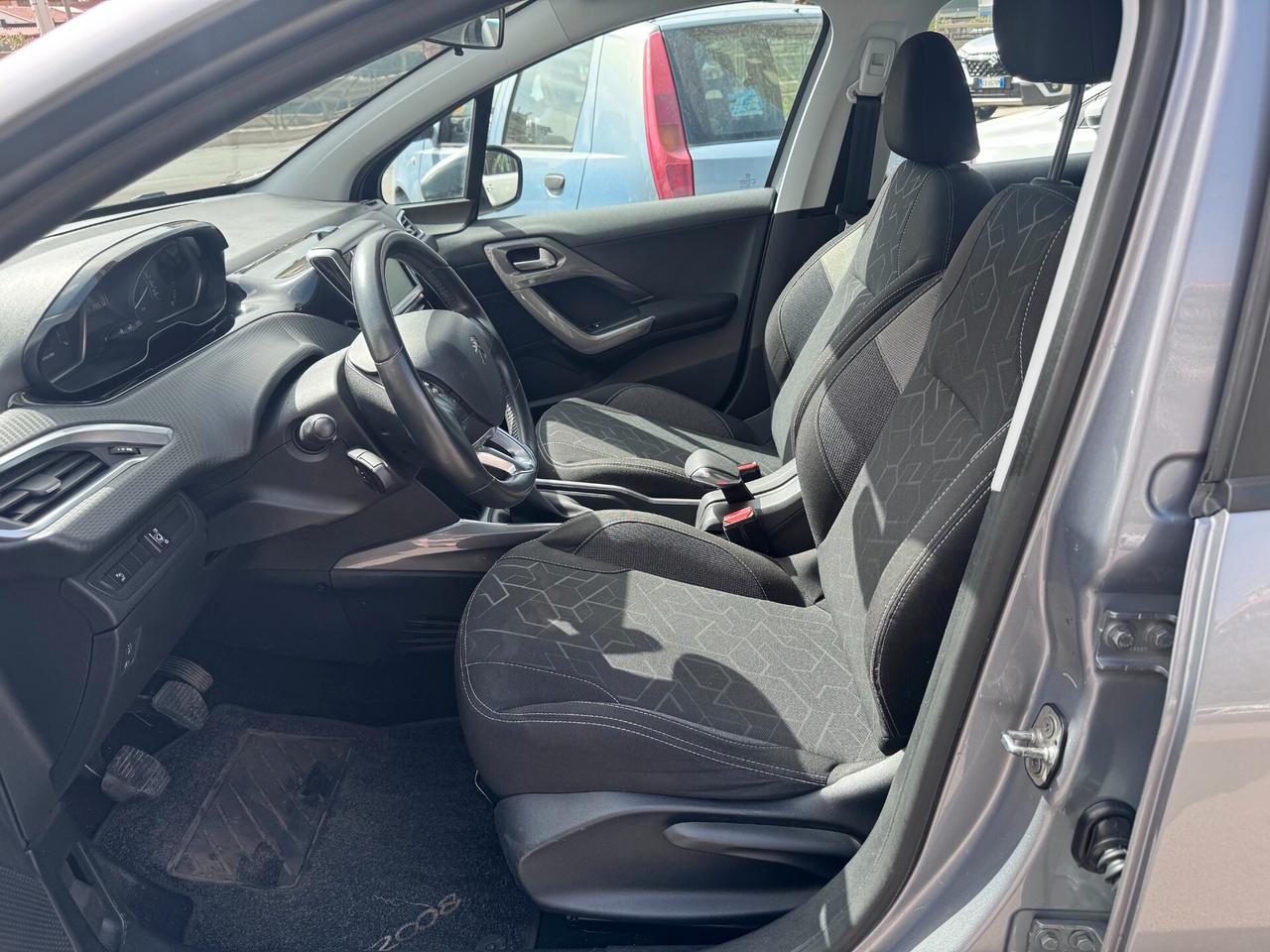 Peugeot 2008 1.2 active