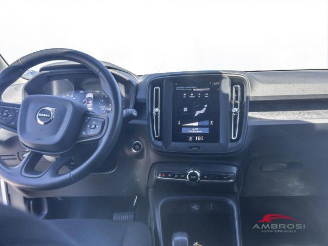 VOLVO XC40 T2 Momentum Core
