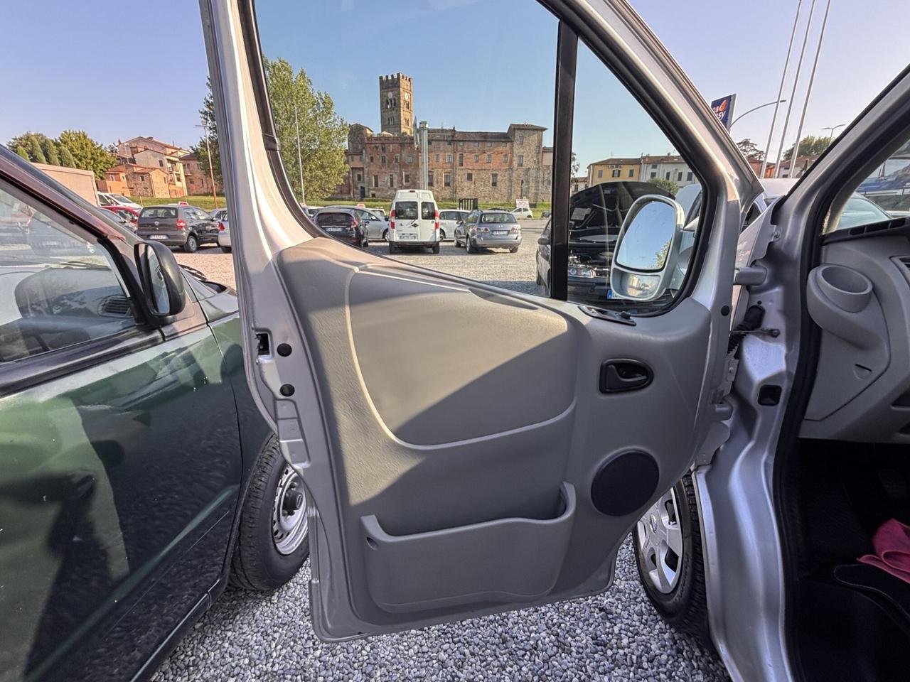 nissan primastar 7 posti trasporto 2 carrozzine per disabili