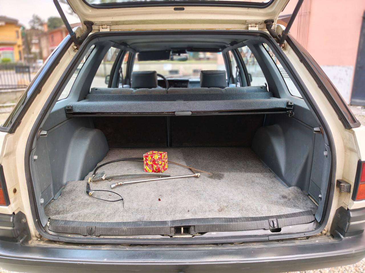 Renault 21 Nevada 1.7 GTS + gancio traino