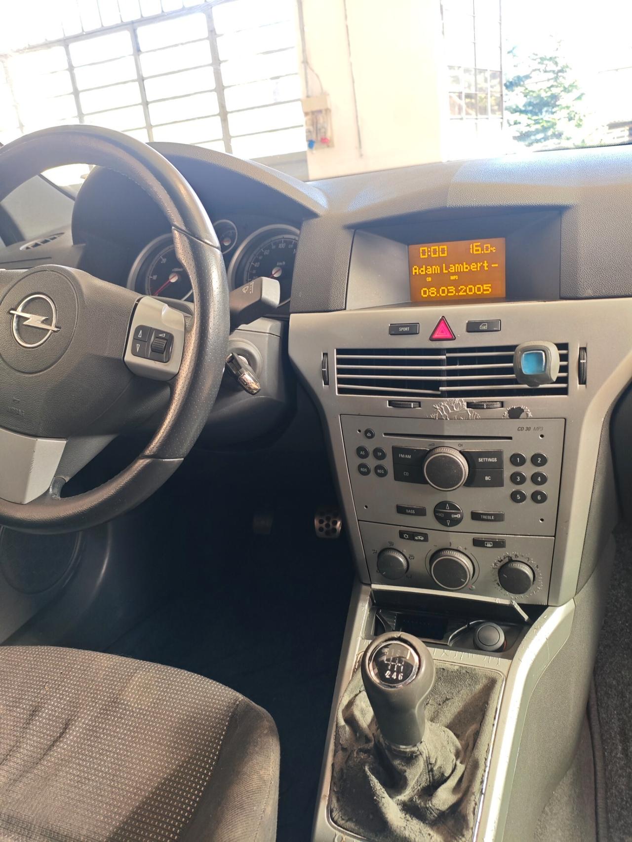 Opel Astra GTC 1.9 CDTI 120CV 3 porte Sport