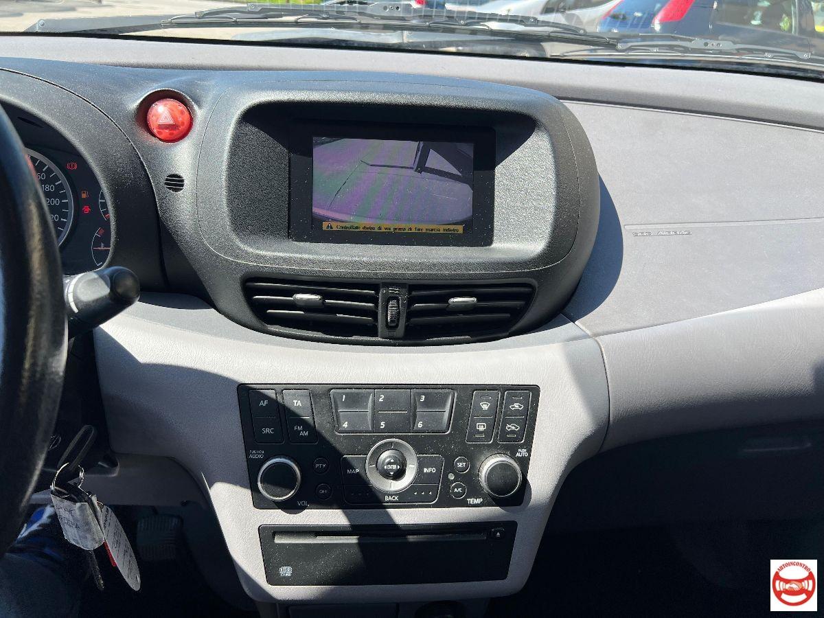 NISSAN - Almera - Tino 1.8 Acenta
