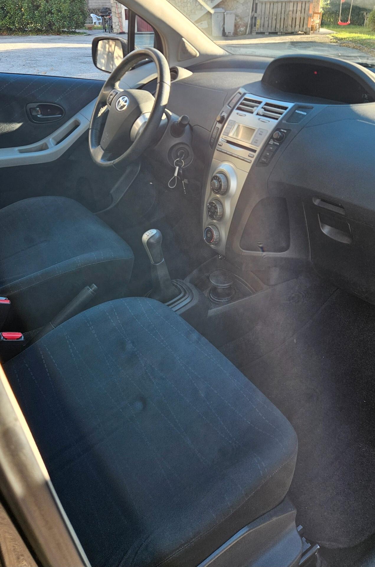 Toyota Yaris 1.0 5 P SOL