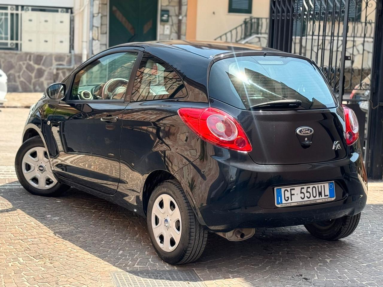 Ford Ka 1.2 8V 69CV Black&White Edition - berlina 2 volumi