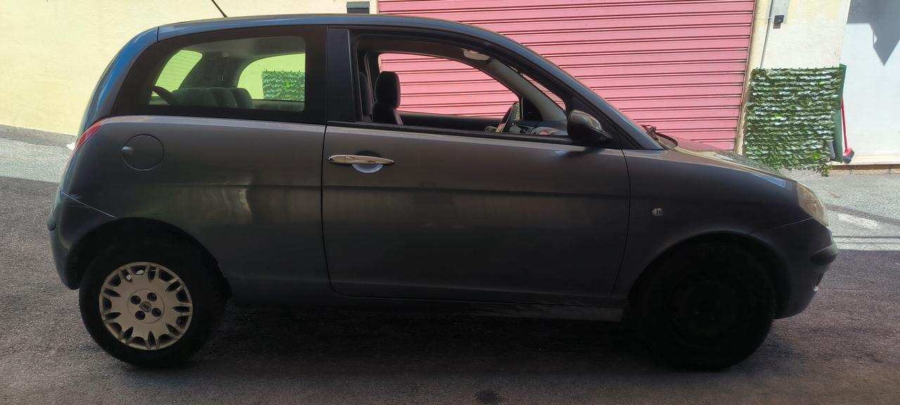 Lancia Ypsilon 1.2 16V Oro
