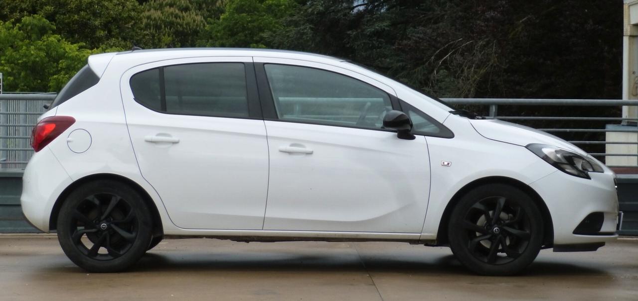 Opel Corsa 1.2 5 porte Innovation Black Edition