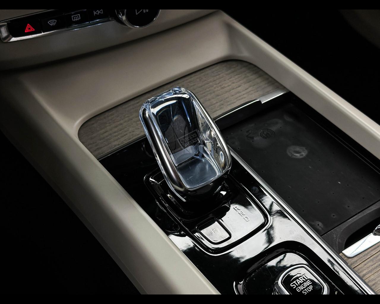 VOLVO XC60 (2017-->) - XC60 T6 Recharge Plug-in Hybrid AWD Inscription
