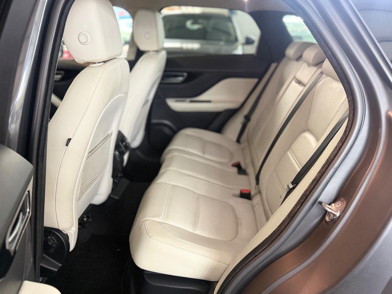 Jaguar F-Pace 2.0 D 180 CV AWD aut. Pure