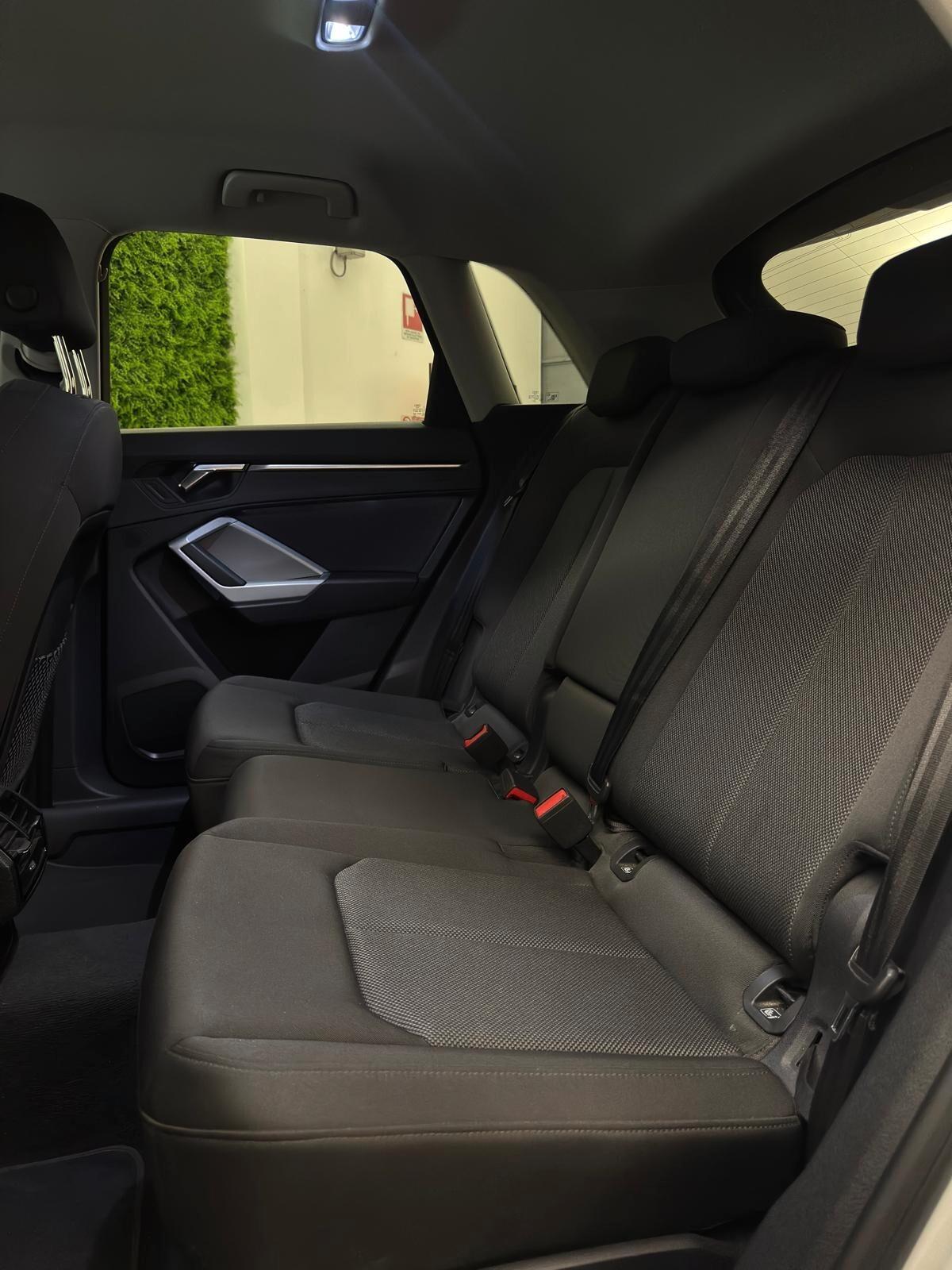 Audi Q3 35 TFSI Business Advanced