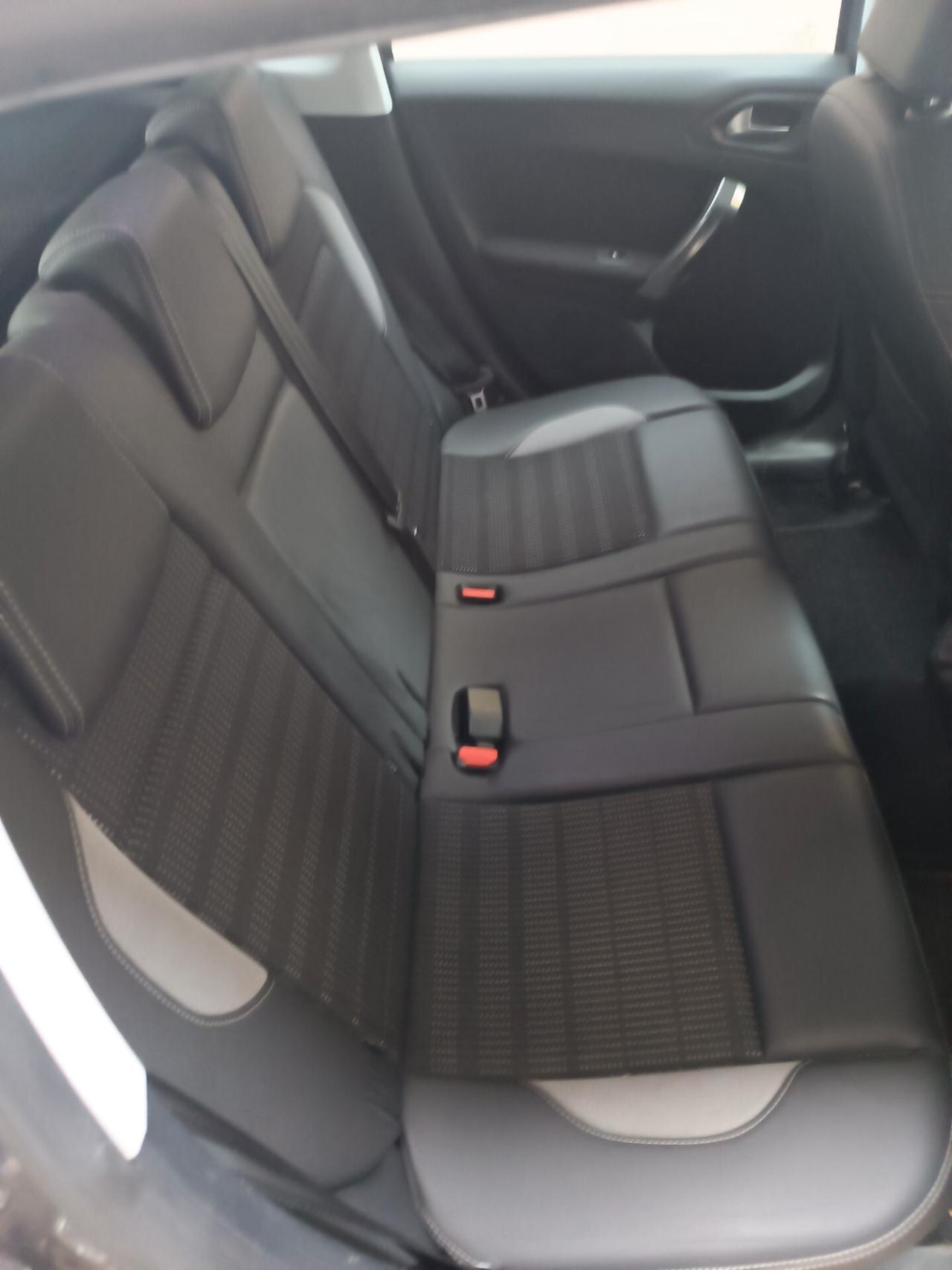 Peugeot 2008 1.6 e-HDi 92 CV ALLURE FULL OPTIONAL