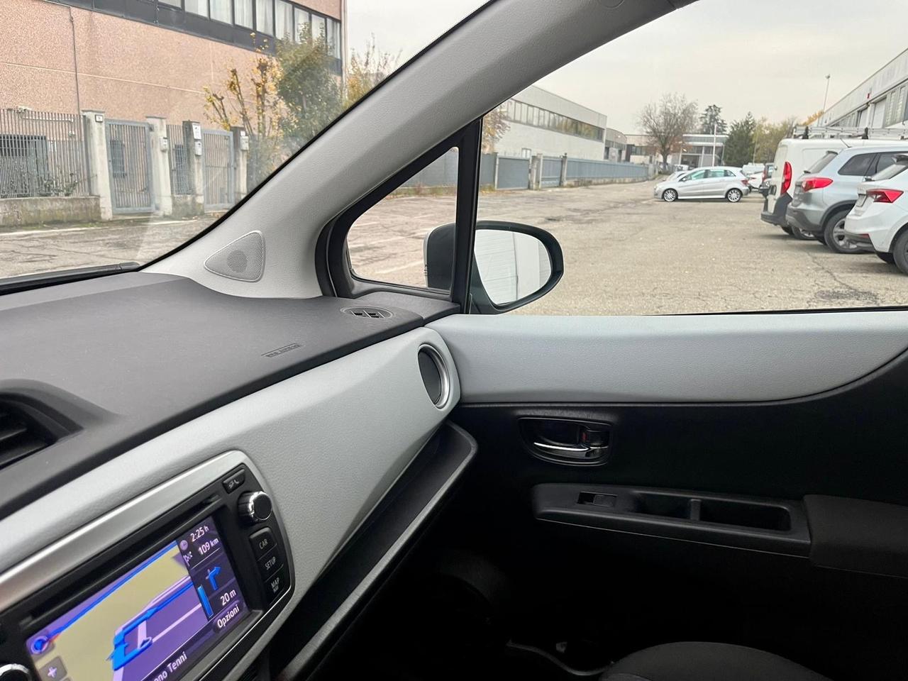 Toyota Yaris 1.5 Hybrid 104.000km 2013 perfetta