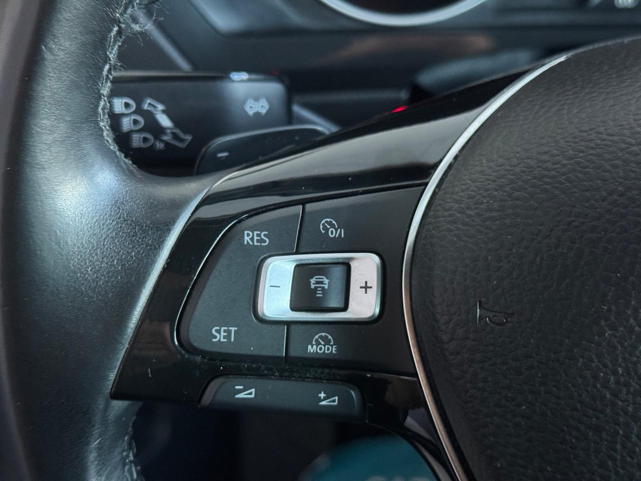 Volkswagen Tiguan 2.0 TDI 150cv DSG R-LINE ACC LED