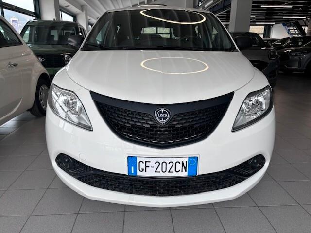 Lancia Ypsilon 1.0 FireFly 5 porte S&S Hybrid Ecochic Silver